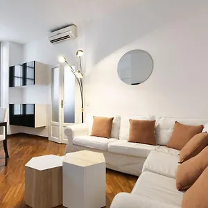 Apartment Charming San Babila Apt., Milan